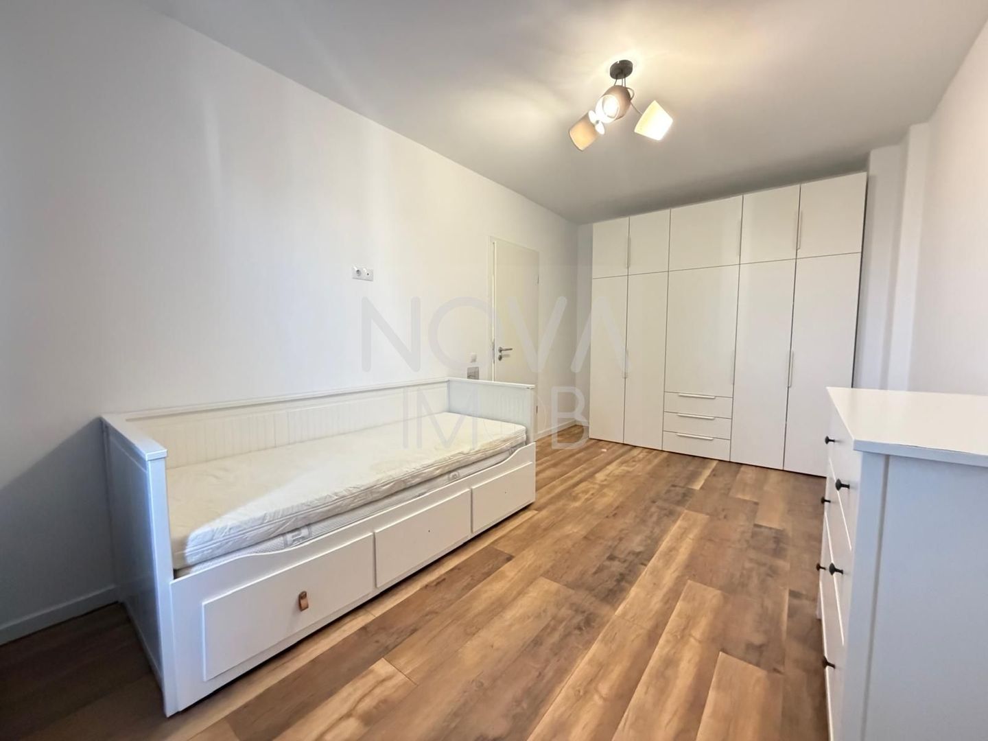 Apartament 3 camere, 2 balcoare, Calea Surii Mici - Poză 7