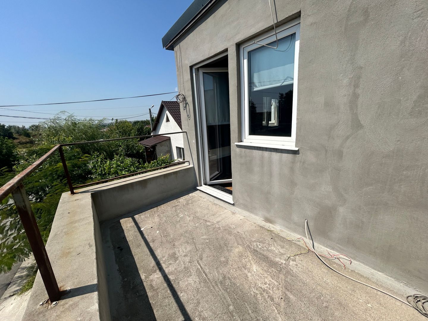 Casă P+1E cu terasă circulabilă, garaj amenajat și finisaje moderne - Poză 32