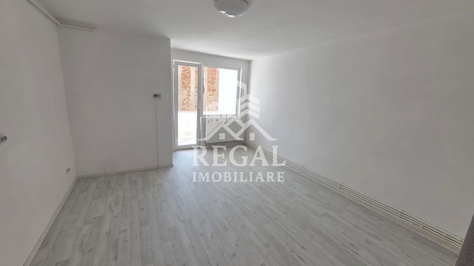 PRET NOU: Garsonieră 28 mp + balcon – zona M4 – etaj 1 - Poză 1