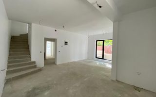 Refugiu Urban cu Eleganță Clasică – Vilă Renovată în Inima Primăverii - Poză 21