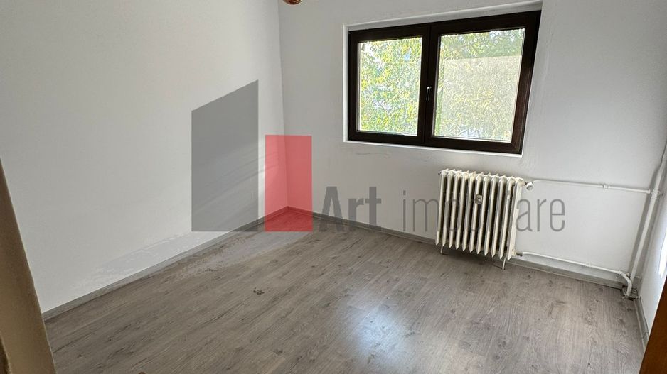 De vânzare – Apartament 3 camere, Sector 4 - Poză 1