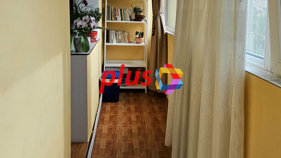 Apartament cu patru camere, zona Calea Bucuresti - Judetean 100 MP - Poză 14