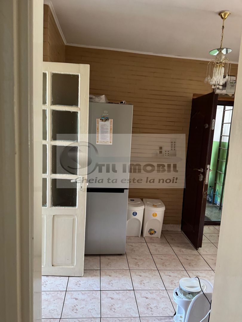 Apartament 3 camere decomandat mobilat Podul Ros 110000 euro - Poză 4