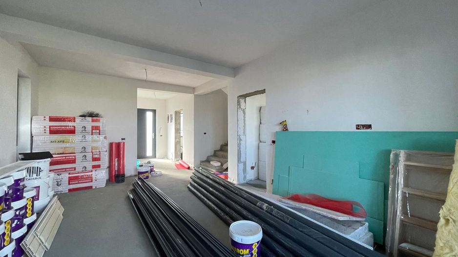 Duplex despartit prin camera tehnica - 5 camere - Mosnita - Poză 2