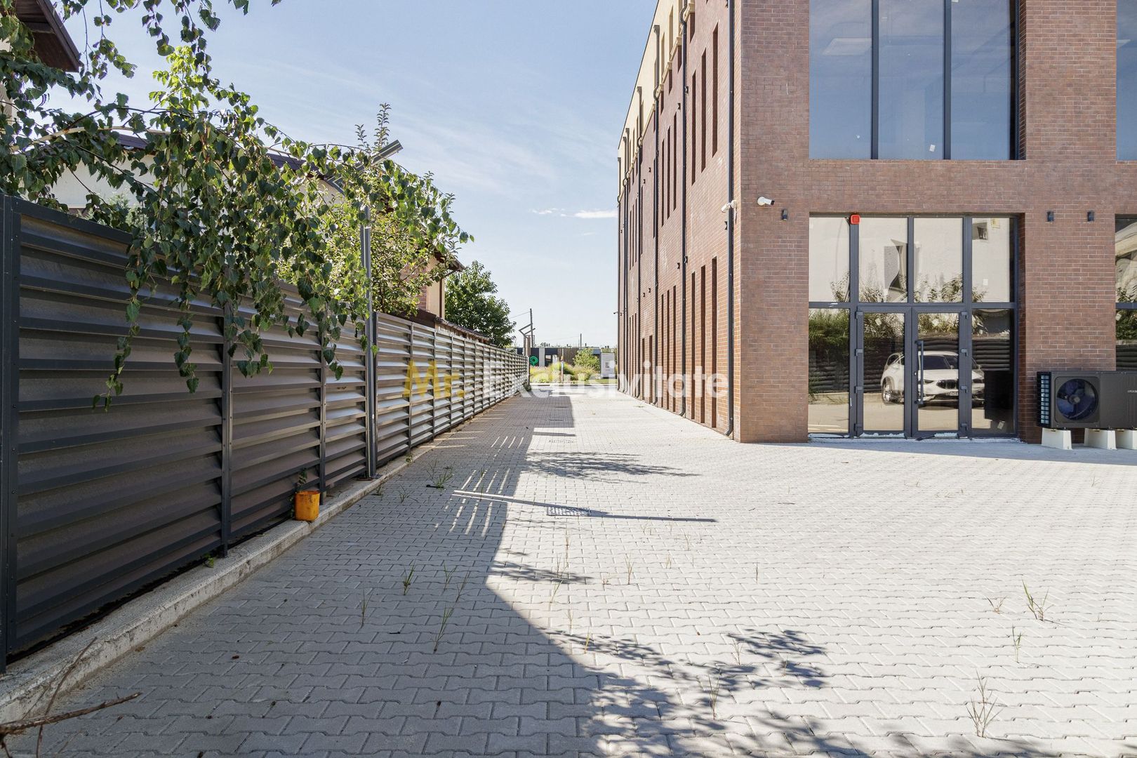 Spatiu comercial de la 14 euro de inchiriat Amber Forest Plaza - Poză 23