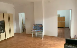  Casa cu teren generos de 1084 mp in centrul comunei Pischia, strada principala - Poză 13