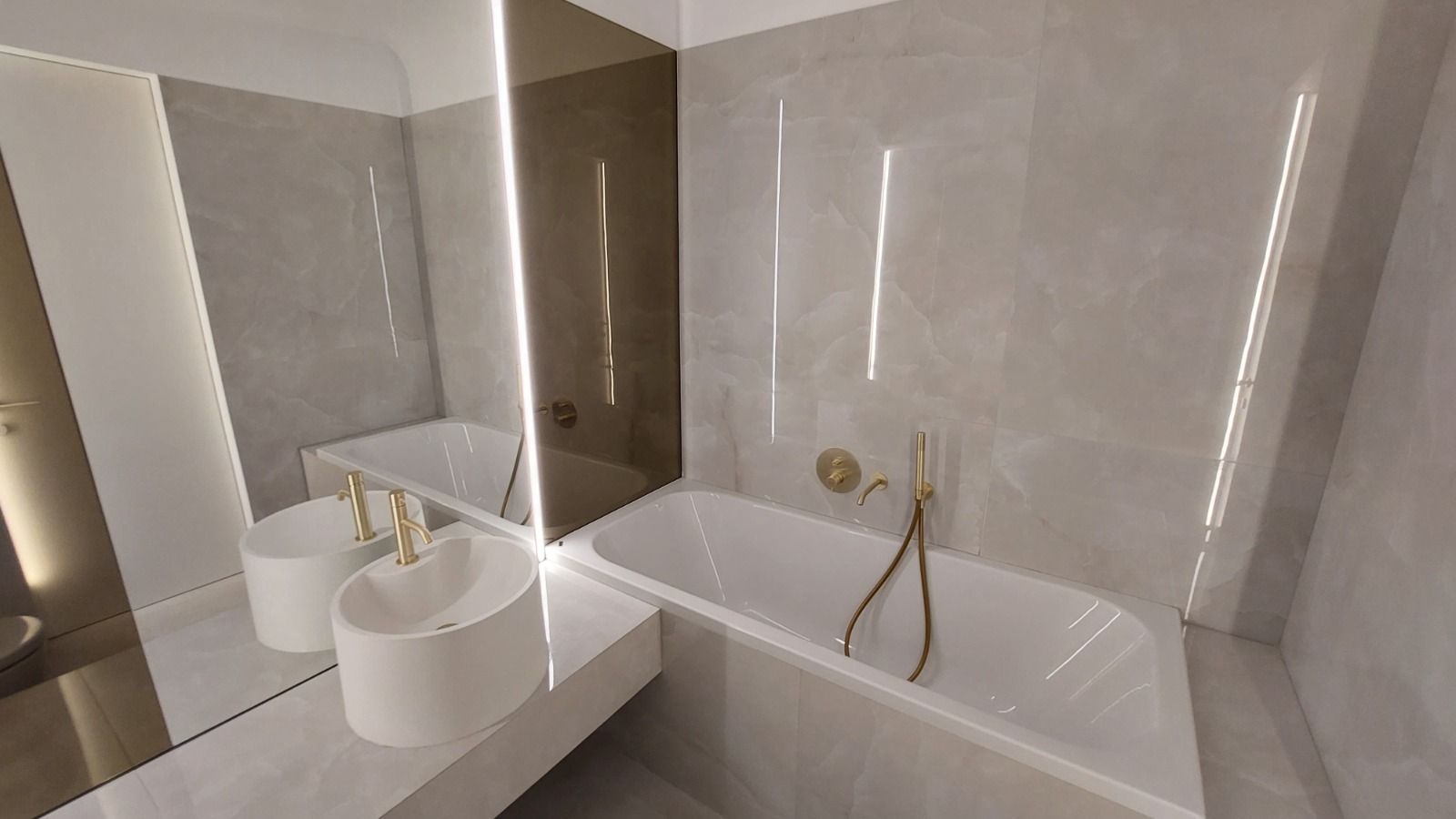 INCHIRIERE DOUA CAMERE ZONA PIPERA CORTINA NORTH - Poză 5