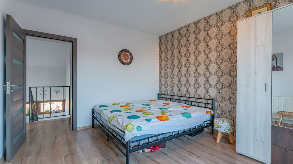 Casa insiruita compusa din 4 camere in Sanpetru - Poză 13