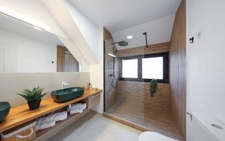 Proprietate Deosebita - Poză 53