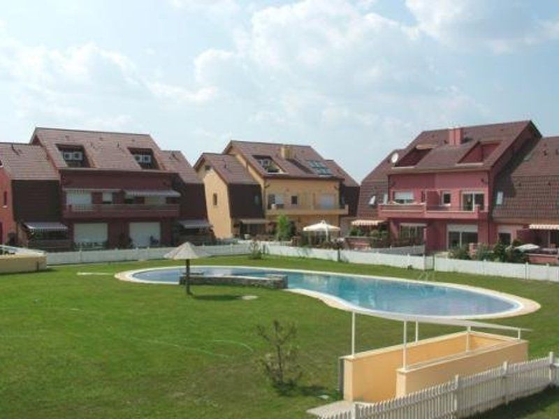 Vila in complex Ibiza Club-Iancu Nicolae/Jolie Ville - Poză 2