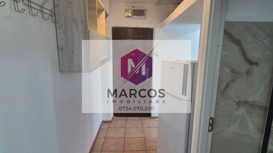 Închiriez apartament 1 camera et.1 Micro 1 - Poză 5