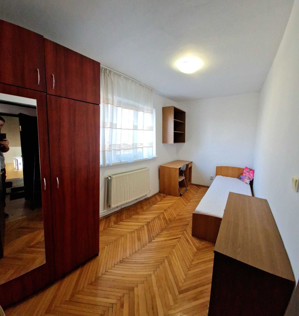 Inchiriez apartament CETATE - 3 camere plus living cu bucatarie - Poză 5