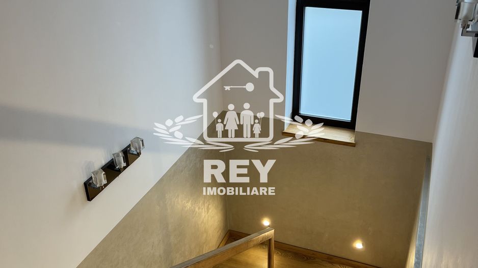 Casă de tip triplex la vânzare 6 camere /Șelimbăr /Secția 1 de Poliție - Poză 8