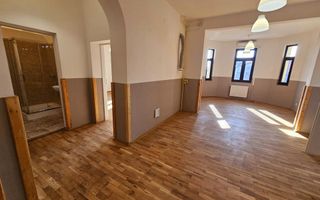 🏢 Spațiu de birouri – 5 camere, 3 băi – Etaj 1 vilă, Zona Centrală - Poză 1