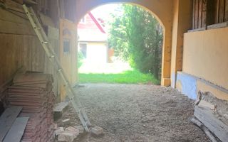 Casă în centrul Cisnădioarei cu 243mp de locuit și teren de 936mp - Poză 17