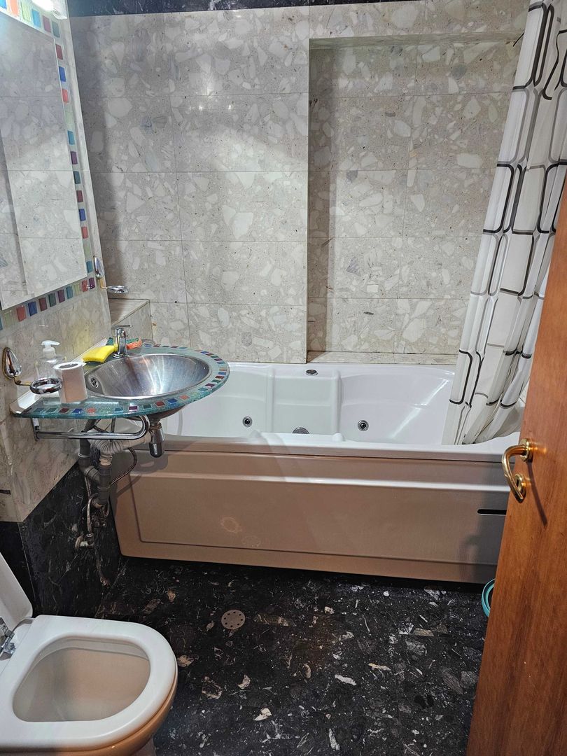 Vanzare Apartament 3 Camere de Prestigiu Stradal  pe Bulevardul Decebal - Poză 8