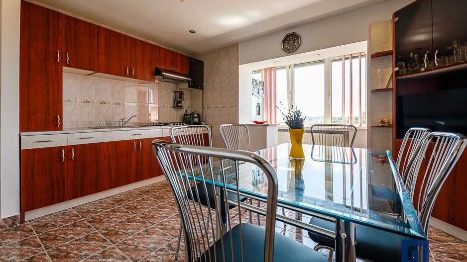 Apartament cu priveliste, 4 cam, decomandat – Zona Lipovei - Poză 6