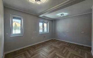 Casa generoasa, amenajari moderne - gata de mutare - Poză 5