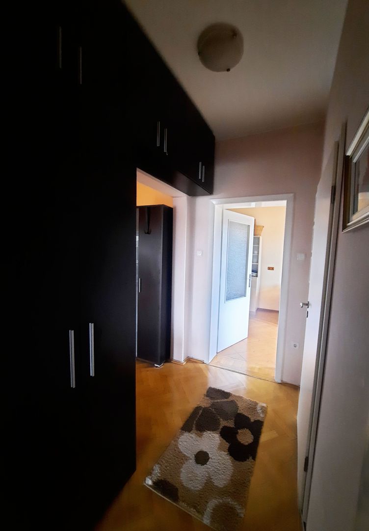 Apartament frumos si renovat cu garaj - zona Medicina - Poză 18