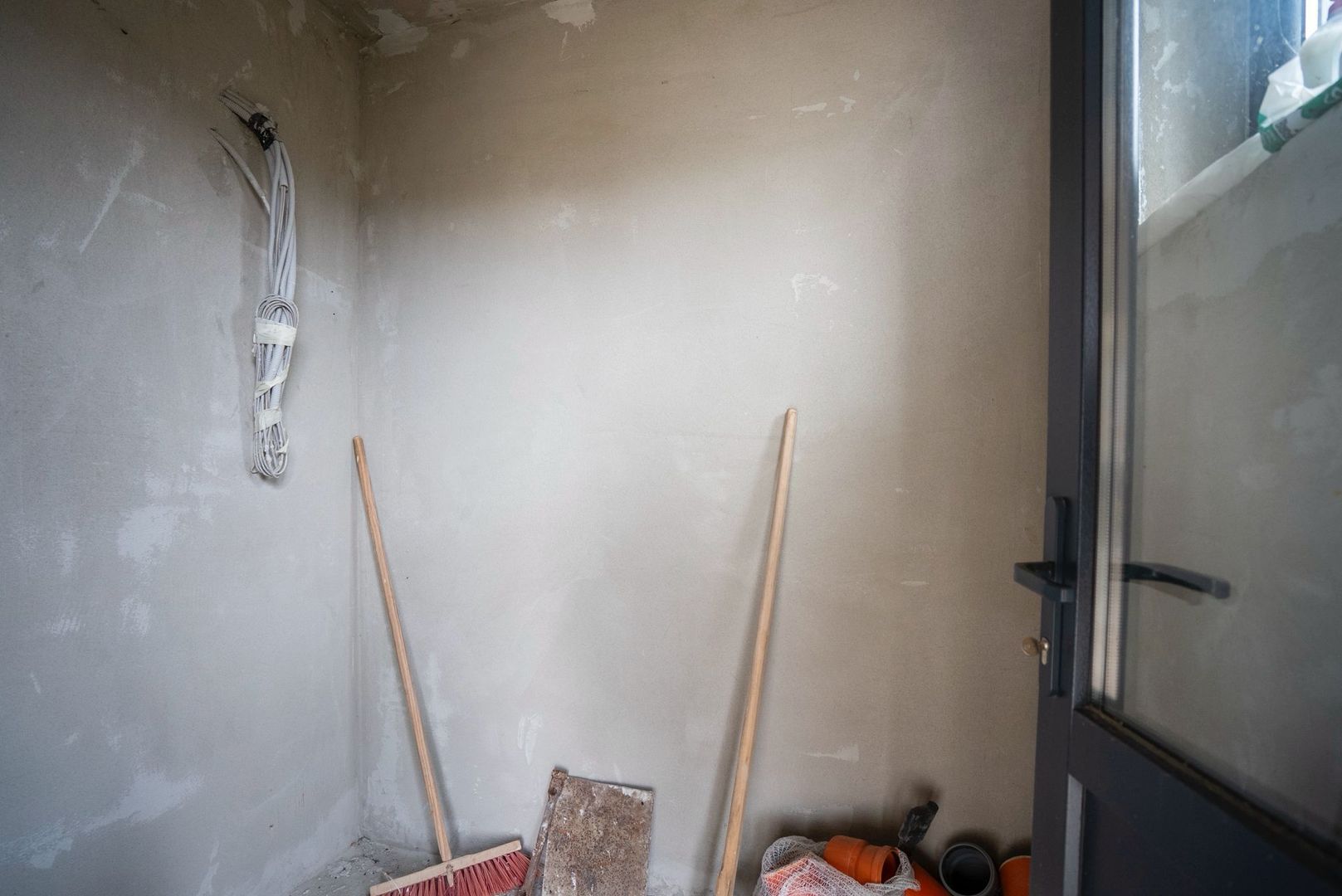 CASA NOUA SEMIFINISATA IN CIHEI CU 3 CAMERE - Poză 9