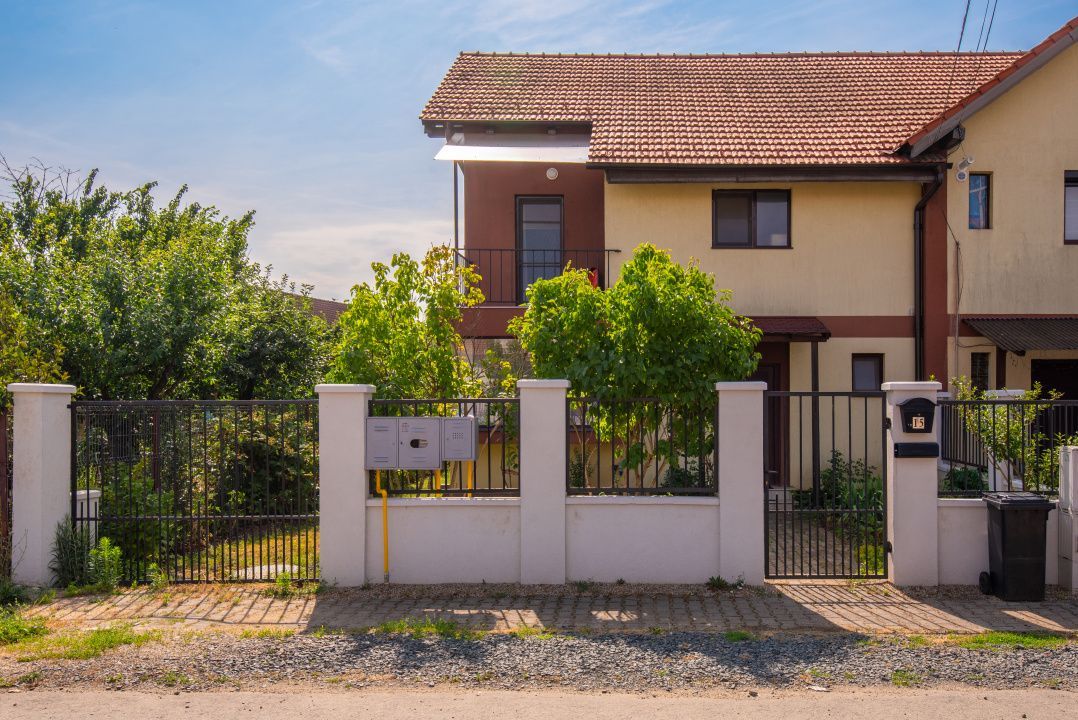 4 camere in triplex, teren 334 mp si terasa – Dumbravita, str. Magura - Poză 2