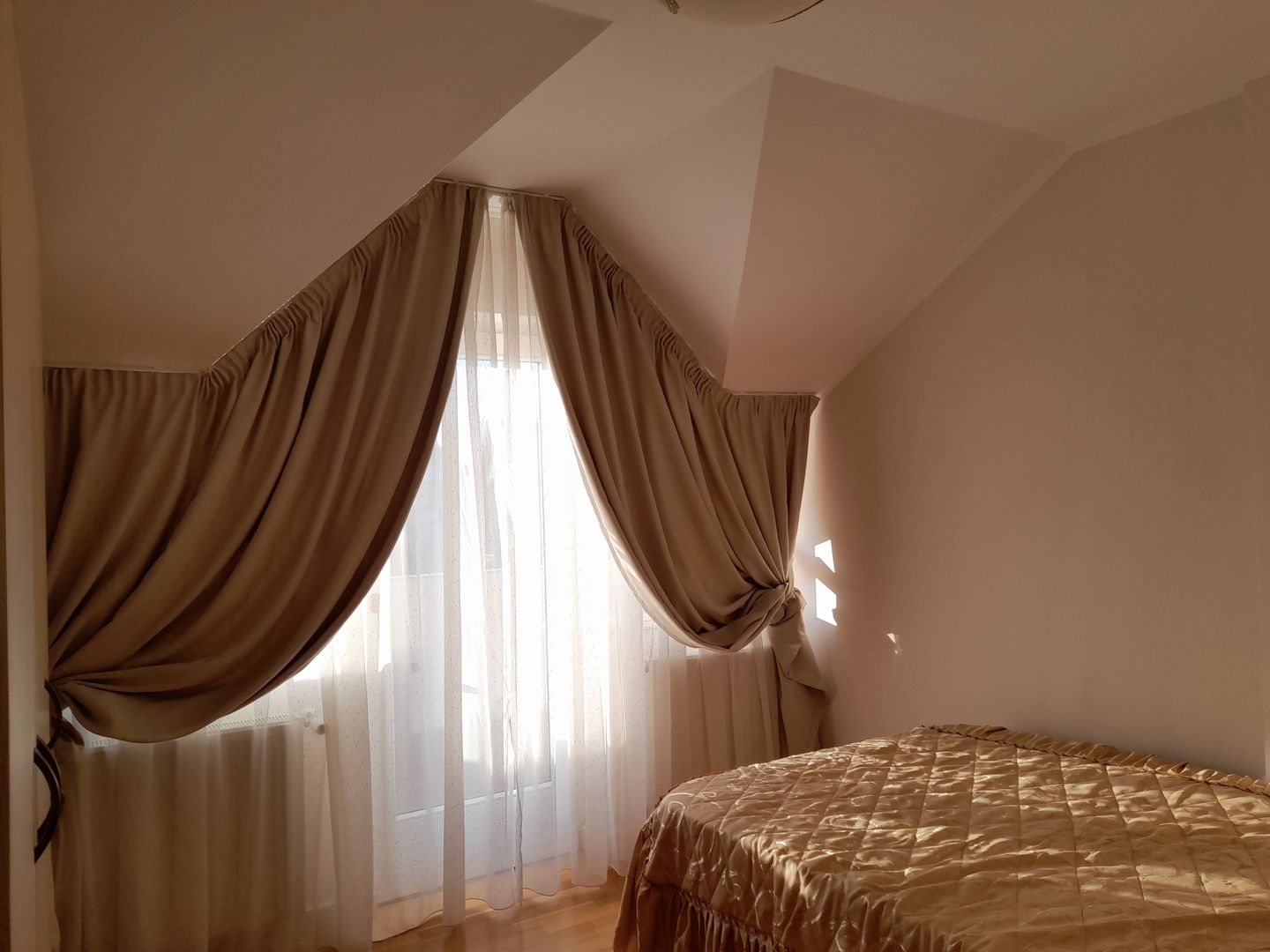 Casa cu 3 dormitoare, centrala gaz, in Cartierul Grigorescu, Oradea - Poză 8