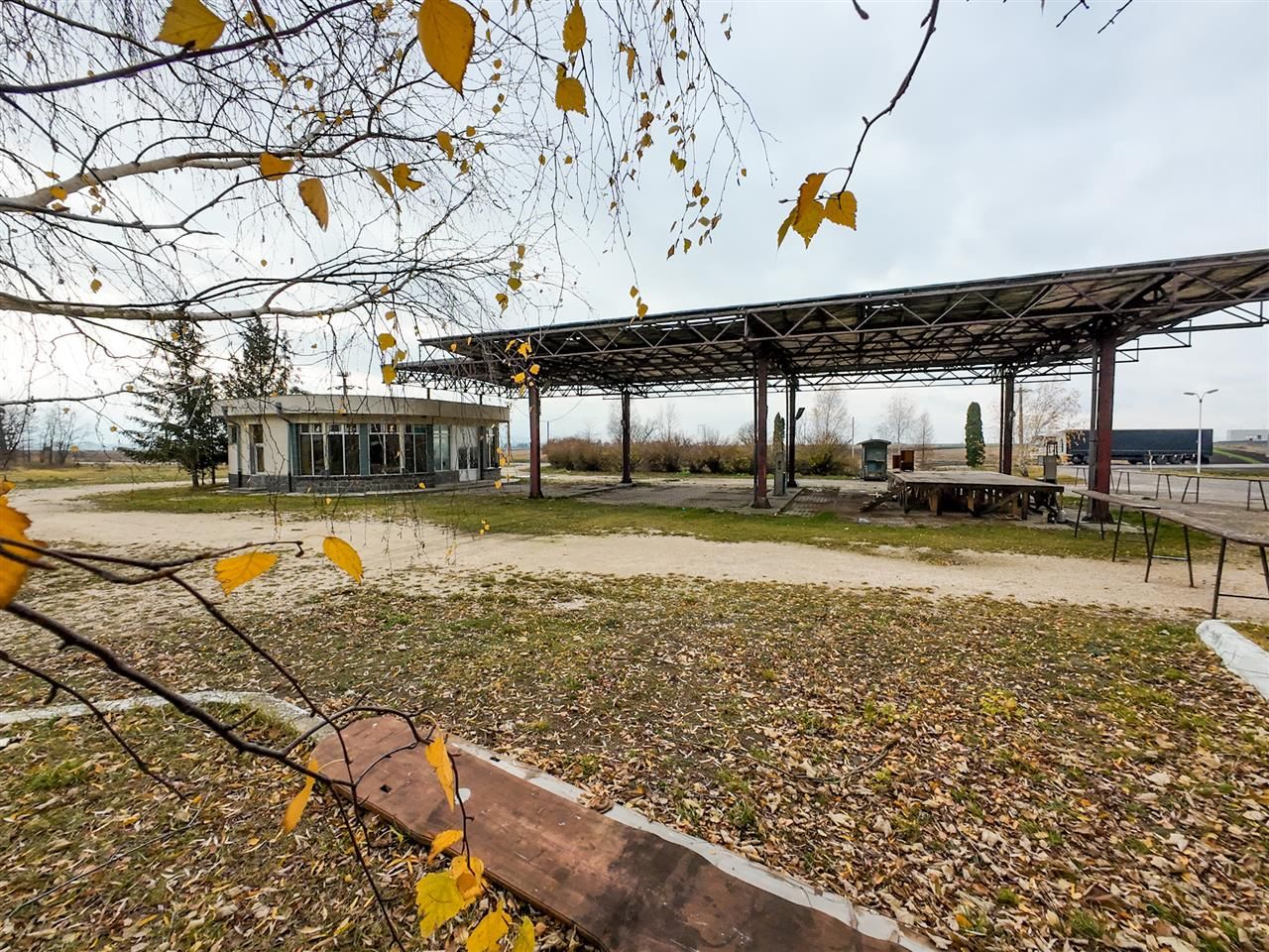 Potential Imobiliar remarcabil, recomandat domeniului Petrolier & HoReCa, DN11 - Poză 4
