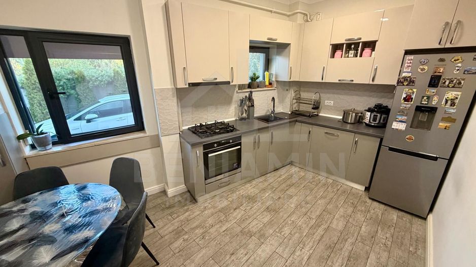 Apartament decomandat deosebit 3 camere 2 bai bloc 2020 cu parcare - Poză 4