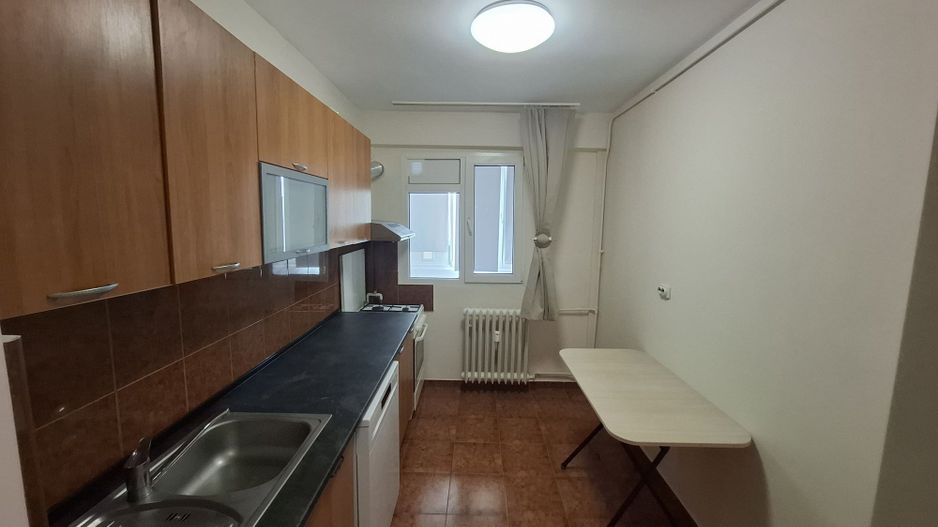 2 camere - Titan - metrou - Poză 1