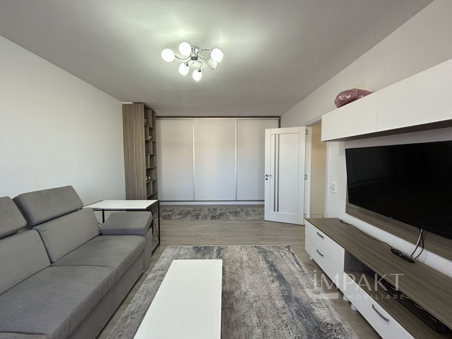 Vanzare apartament bloc nou, etaj intermediar, Piata 1 Mai! - Poză 2
