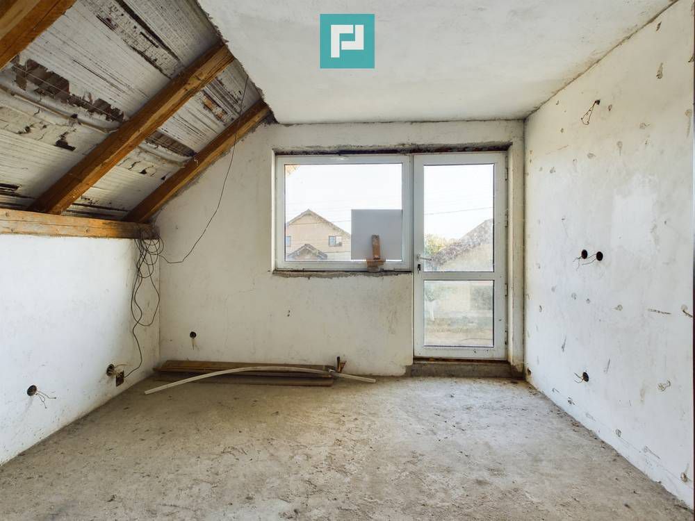 Casă/vilă cu 6 camere în Curtici - Poză 23