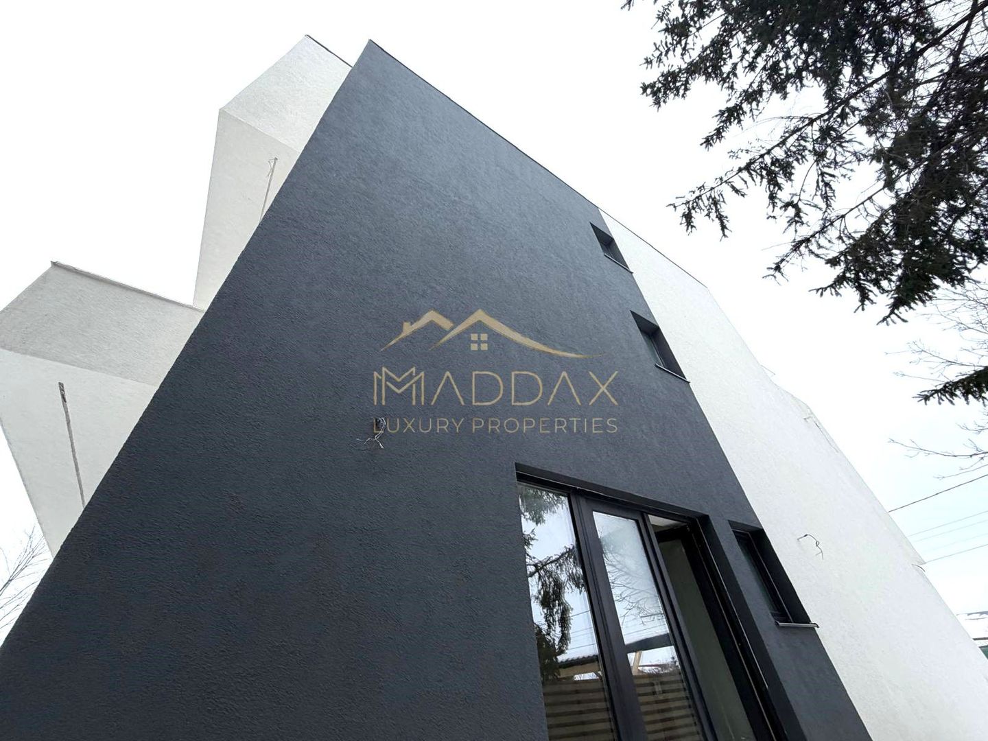 Vila moderna 6 camere // 190mp // teren 300mp // Tunari - Poză 3