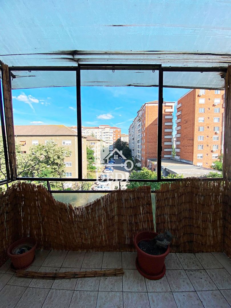 Apartament 3 camera de vânzare in zona Rogerius, Oradea - Poză 10