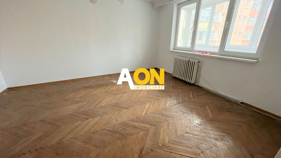 Apartament decomandat cu 2 camere + balcon, etaj 2, zona Spital - Poză 2