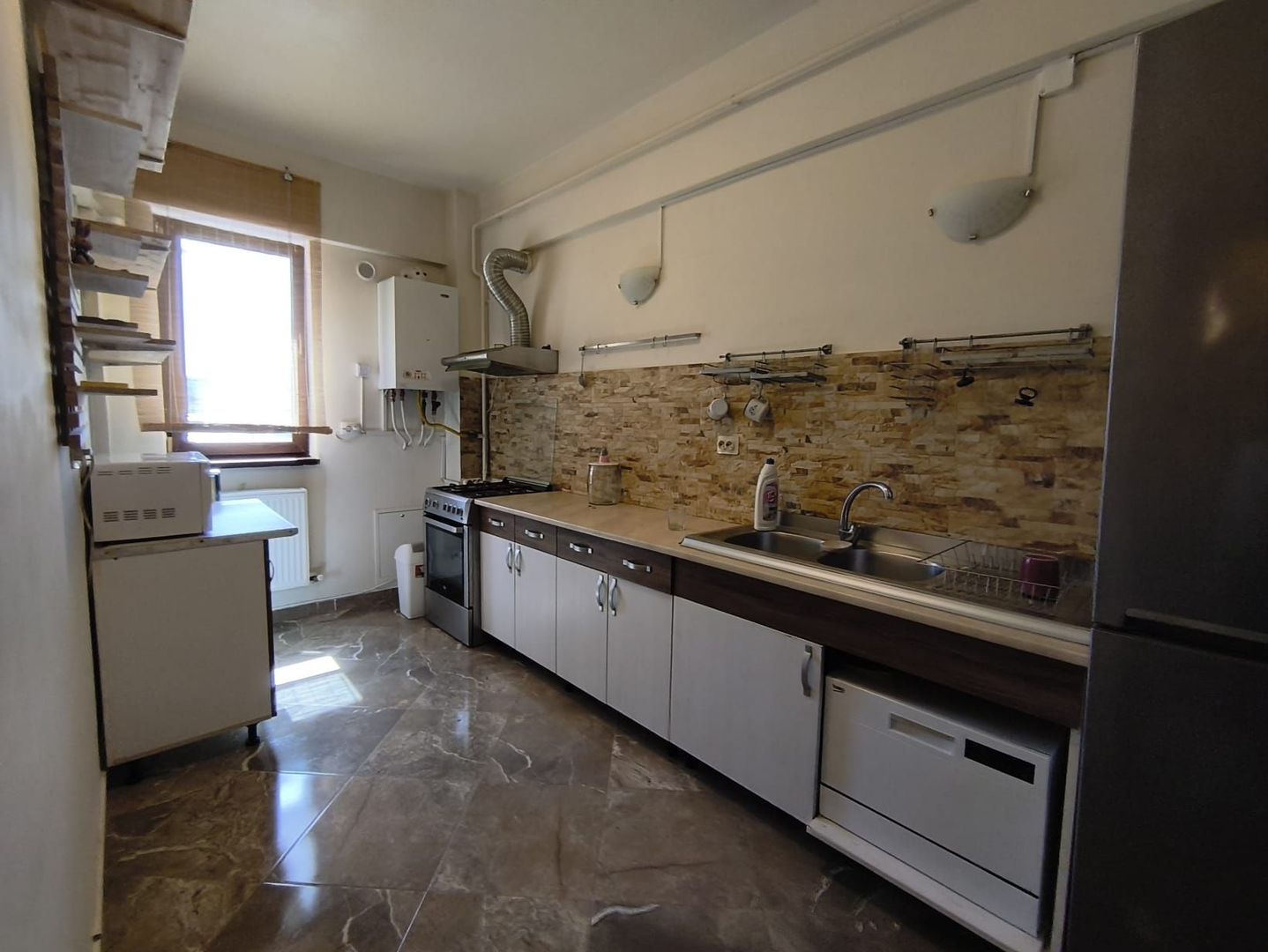 Apartament 2 camere Dec 58 mp+ loc de parcare Cug Capitol 92000 euro - Poză 4