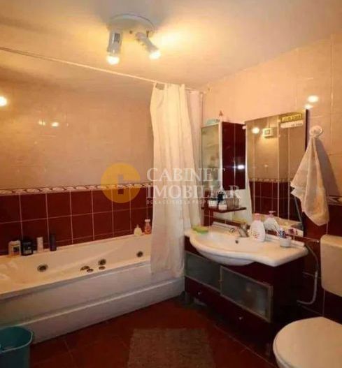 Apartament cu 4 camere, 2 bai, 80 mp, zona Dacia - Poză 8