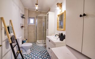 Casa complet mobilata 5 camere 3 bai curte generoasa - Poză 15
