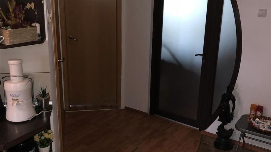 Apart  2 cam spațios Aradului- parter cu balcon centrala proprie - Poză 15