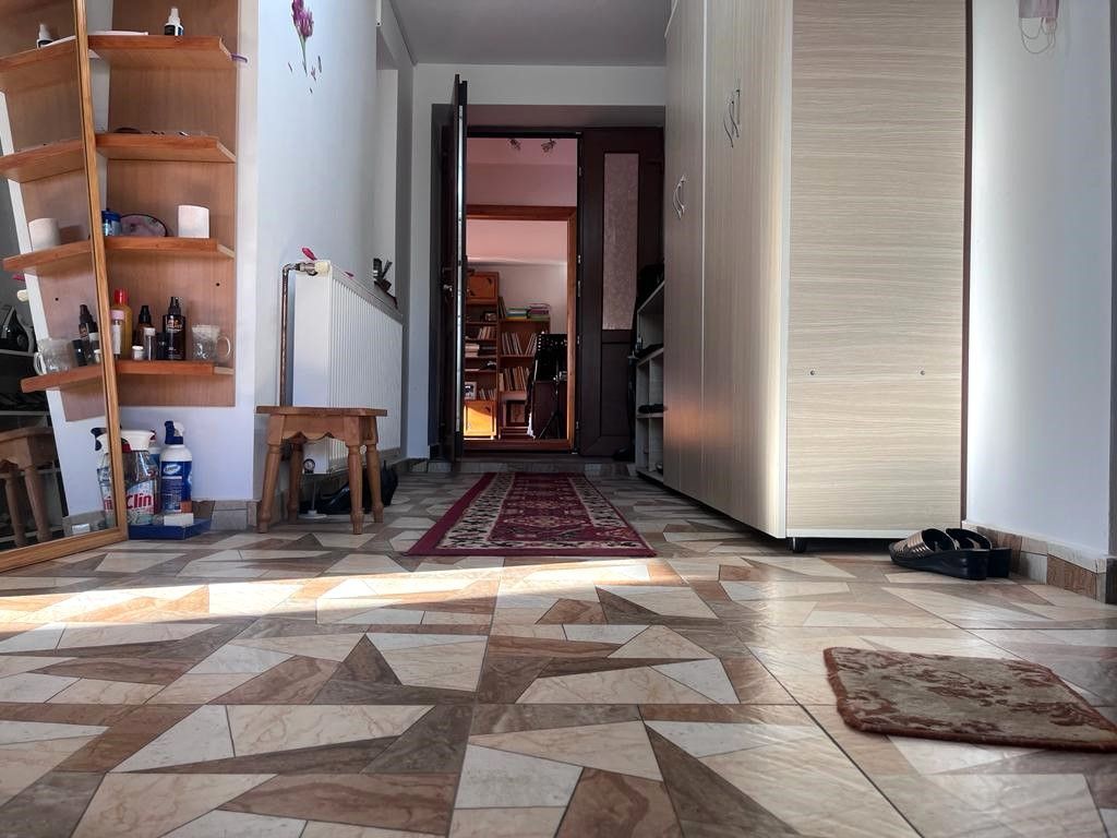 Aproape de oras! Vanzare casa cu 4 camere in Gura Ocnitei! - Poză 10