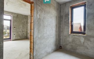 Vilă modernă pe 3 niveluri la gri în Poltura - Poză 26