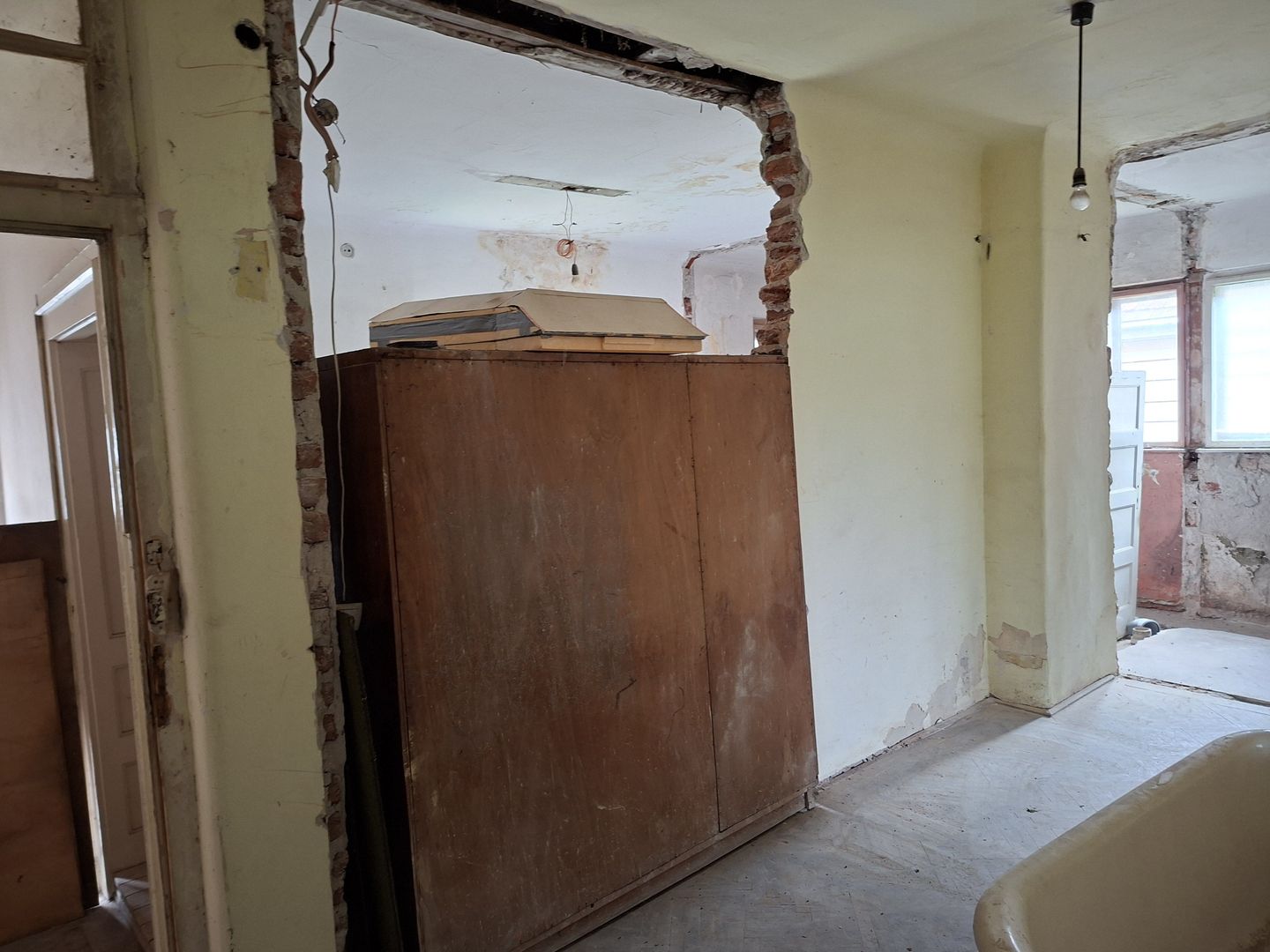 BRASADAS vinde 2 apart. lipite in zona ULTRACENTRALA. - Poză 2