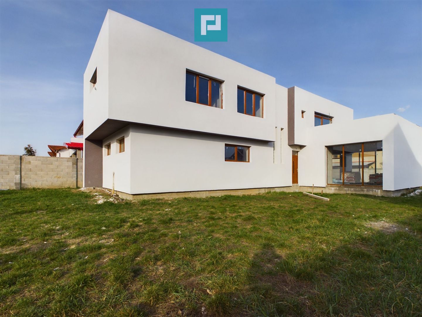 Vilă la gri în Via Carmina - Poză 2