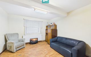 Casă cu 755 mp teren, zonă centrală Curtici - Poză 5