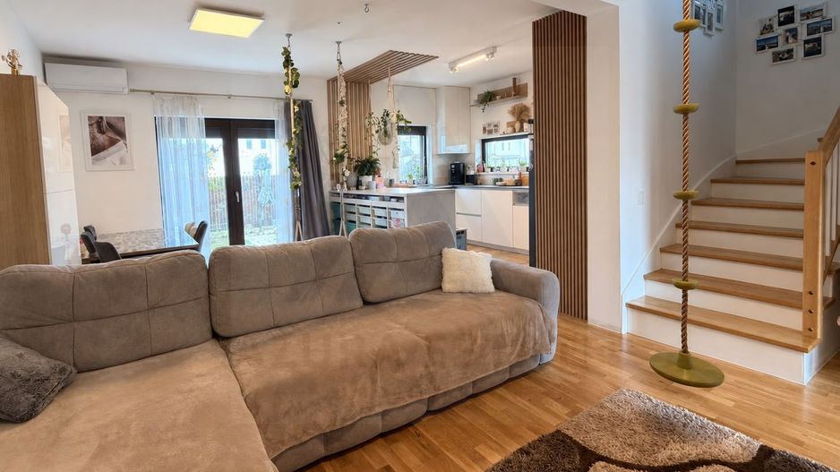 Casa individuala 117 mp utili 245 mp teren 3 dormitoare 2 bai Cristian - Poză 2