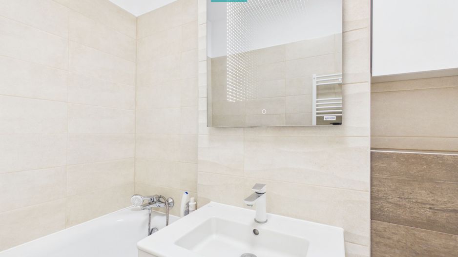 Apartament cu 3 camere Adora Park - Poză 7