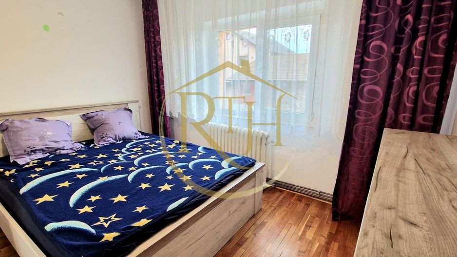 Ofer spre închiriere apartament 3 camere,2 bai, zona Lipovei, 400 euro/lună. - Poză 1