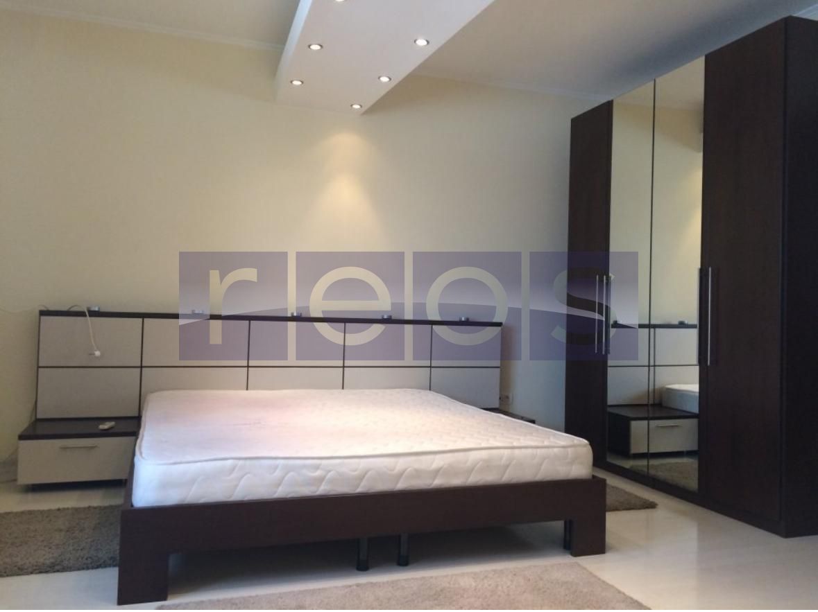 VILA 300MP | SISESTI | COMPLET RENOVATA | CURTE | 4 LOCURI DE PARCARE - Poză 4