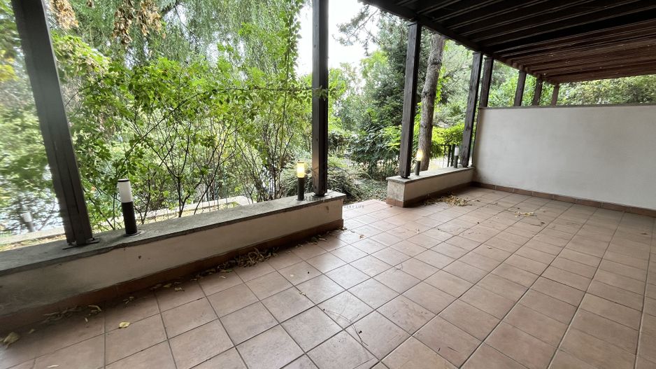 VILA CU 5 CAMERE LA INCHIRIERE PE MALUL LACULUI STRAULESTI - Poză 19