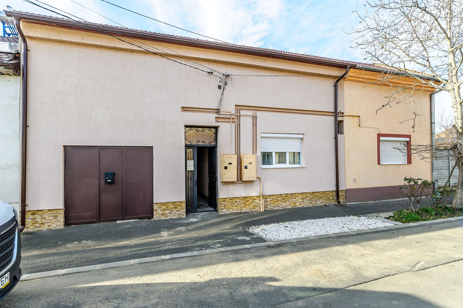 Doua apartamente cu gradina si terasa, in Micalaca, la curte comuna - Poză 8