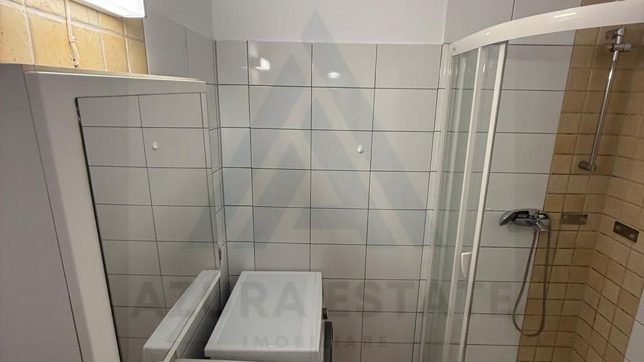 Apartament 2 camere etaj 2 cu parcare privata in zona Sub Arini - Poză 4